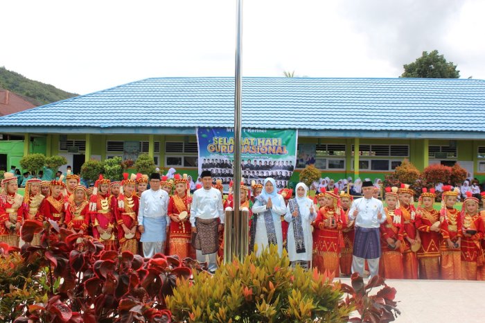 Warna Budaya di HGN: Tari Rangguk dan Pakaian Adat Kerinci Bikin Kagum