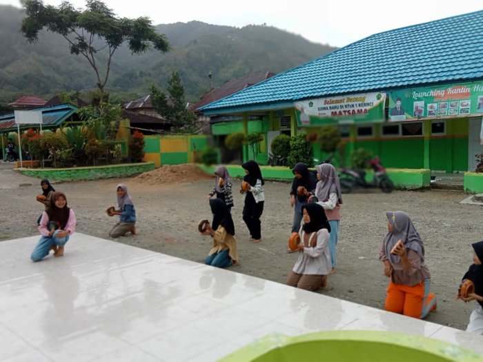 Latihan Rangguk: MTsN 1 Kerinci Siapkan Penampilan Spesial untuk Hari Guru