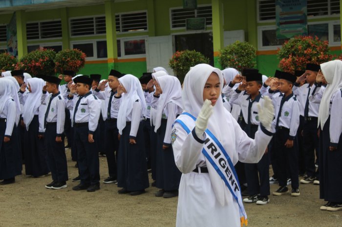 Irama Nasionalisme Menggema di Bawah Arahan Dirigen MTsN 1 Kerinci