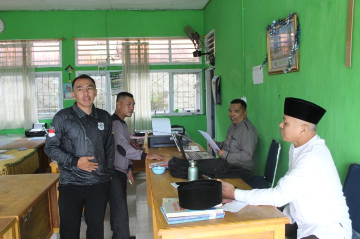 Pembinaan Kerapian Siswa, MTsN 1 Kerinci Laksanakan Pemeriksaan Rambut