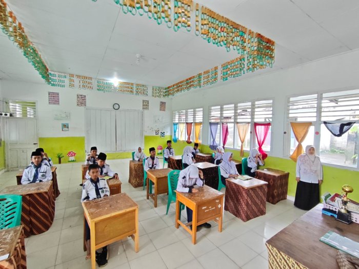 Hari Pertama Ujian Praktik Dimulai, Siswa MTsN 1 Kerinci Tunjukkan Kesiapan dan Antusias Tinggi Hari Pertama Ujian Praktik Dimulai, Siswa MTsN 1 Kerinci Tunjukkan Kesiapan dan Antusias Tinggi