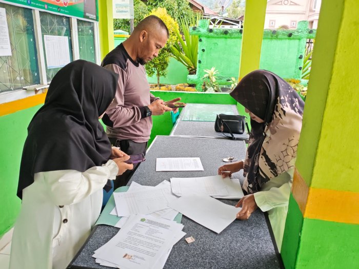 Penataan Bahan Kinerja Madrasah sebagai Wujud Administrasi yang Profesional Penataan Bahan Kinerja Madrasah sebagai Wujud Administrasi yang Profesional