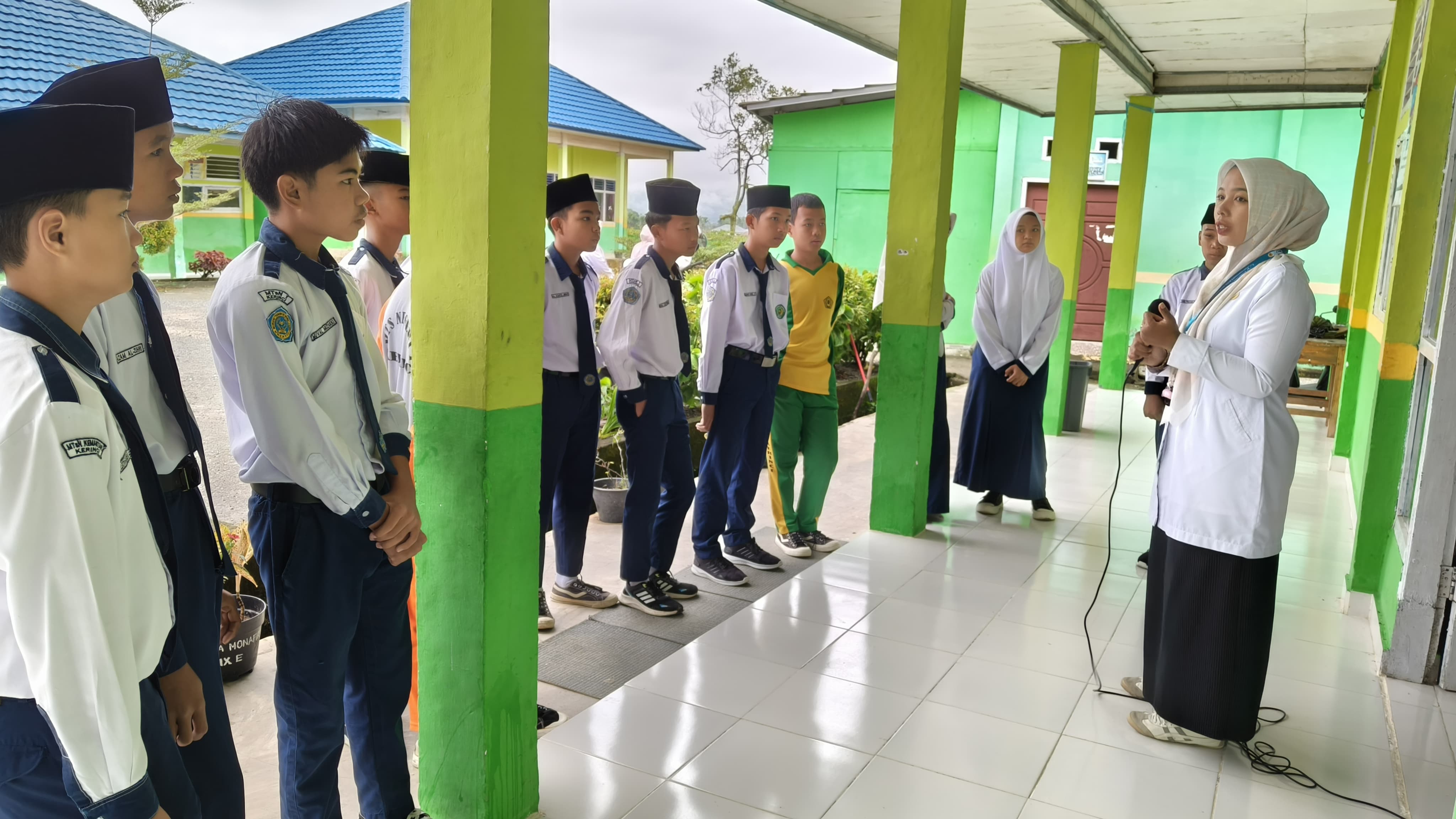 Sinergi OSIM dan Ketua Kelas MTsN 1 Kerinci untuk Pawai Ta'aruf