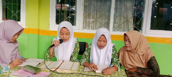 Suara Merdu Siswa MTsN 1 Kerinci Warnai Pagi dengan Tadarus Al-Quran Sebelum Belajar