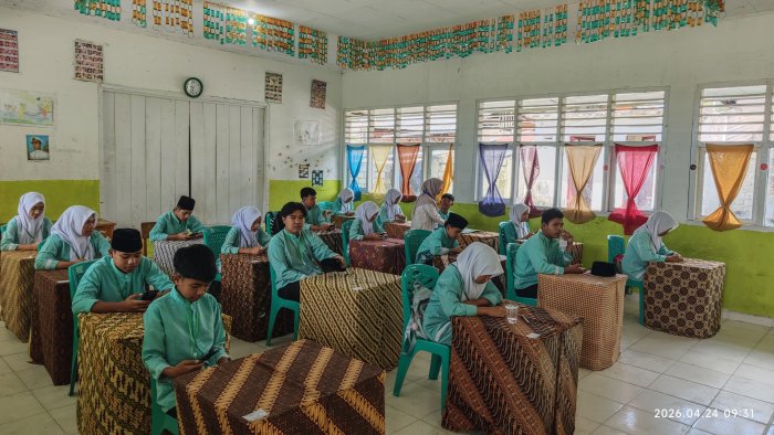 Tetap Fokus di Hari ke-5, Ujian Madrasah di MTsN 1 Kerinci Berjalan Sukses