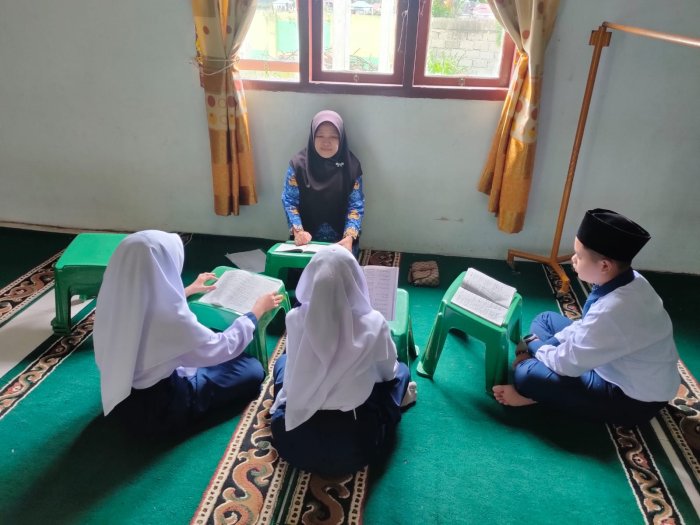 Cinta Al-Quran, Cinta Prestasi! Firqah Al-Ghani MTsN 1 Kerinci Gelar Setoran Tahfidz
