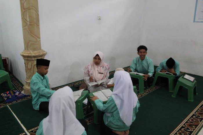Siswa MTsN 1 Kerinci Ikuti Pembinaan Tahfidz Bersama Ibu Siska Tiara