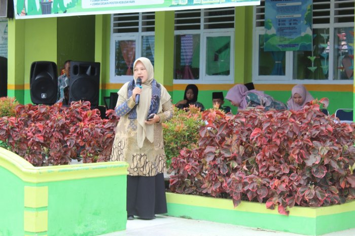 Penuh Inspirasi! Ibu Titin Mairisiska, M.Pd Hadir Hangat di Tengah Keluarga Besar MTsN 1 Kerinci