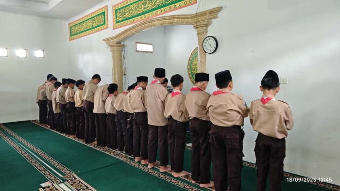 MTsN 1 Kerinci Biasakan Ibadah Berjamaah, Siswa VIId dan VIIId Dapat Giliran Jadi Petugas
