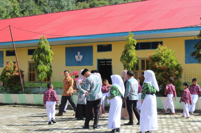 Antusias Siswa Sambut Tim PMB MTsN 1 Kerinci di SDN Air Hangat dan SDN Sungai Medang