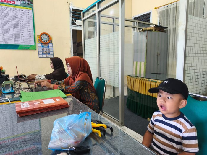Tata Usaha Tetap Memberikan Pelayanan Administrasi Selama Libur Semester Tata Usaha Tetap Memberikan Pelayanan Administrasi Selama Libur Semester