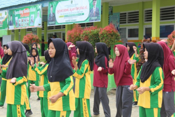 Mahasiswa PLP Ikuti Senam Sabtu dengan Semangat di MTsN 1 Kerinci