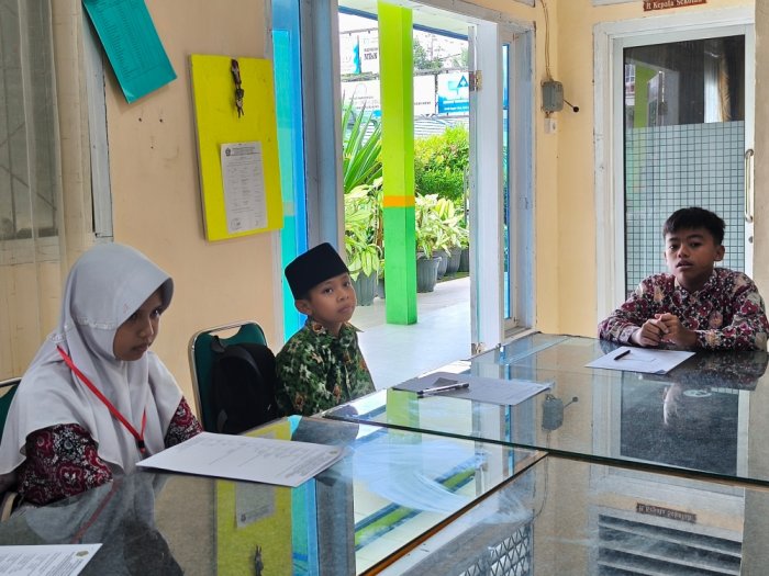 PMBM MTsN 1 Kerinci Gelombang Kedua Dimulai di Ruang TU: Tes Tertulis, Baca Al-Quran, dan Praktik Sholat. PMBM MTsN 1 Kerinci Gelombang Kedua Dimulai di Ruang TU: Tes Tertulis, Baca Al-Quran, dan Praktik Sholat.