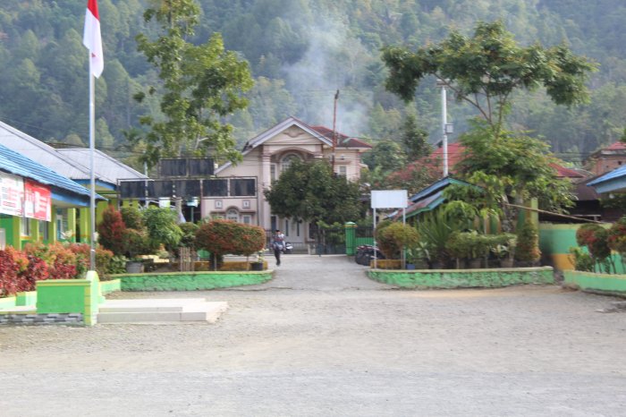 Lingkungan MTsN 1 Kerinci Tampak Bersih, Rapi, dan Asri Cerminkan Budaya Peduli Lingkungan