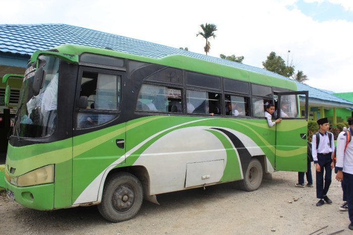 MTsN 1 Kerinci Gunakan Odong-Odong dan Bus untuk Antar Jemput Siswa, Seru tapi Tetap Aman!