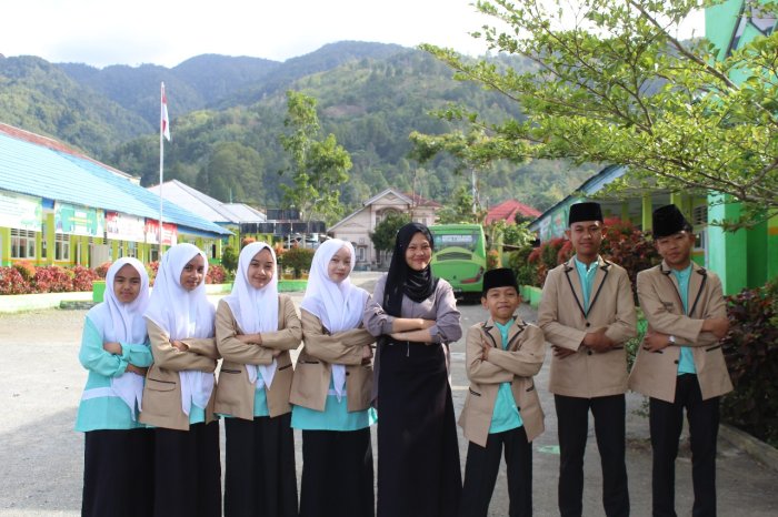 Di Balik Tertibnya Kegiatan Yasinan, Ada Peran Rohis MTsN 1 Kerinci yang Selalu Siap Siaga