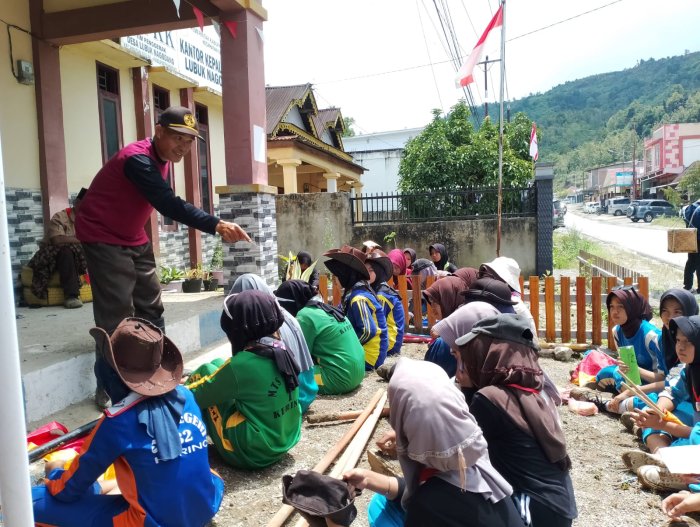 Kegiatan Hiking Jambore Latih Ketahanan dan Kekompakan Peserta