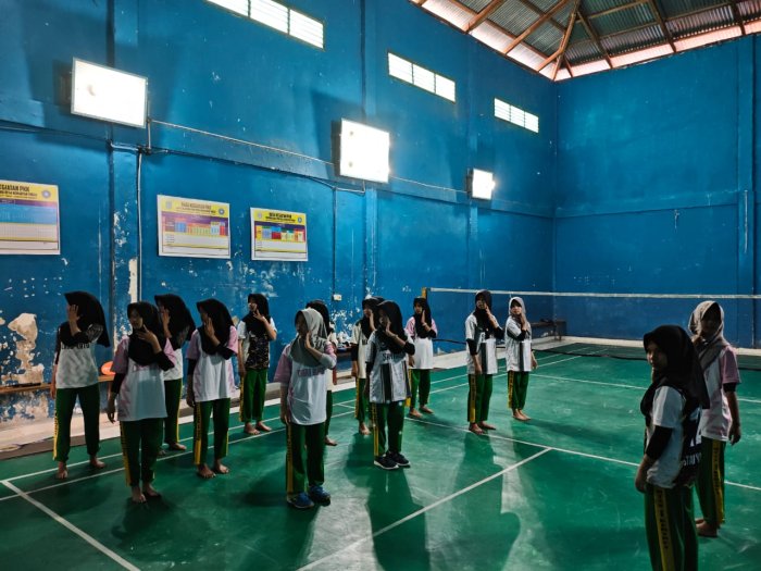 Panaskan Semangat! Siswa Siap Unjuk Skill di Lomba Badminton Class Meeting
