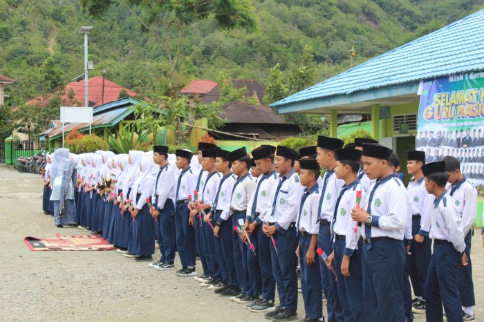 Penampilan Paduan Suara Kelas 9, Hadirkan Suasana Haru dan Penuh Cinta