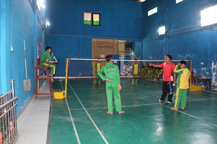 Kegiatan Pembelajaran Penjasorkes Kelas 9AMTsN 1 Kerinci dengan Materi Badminton