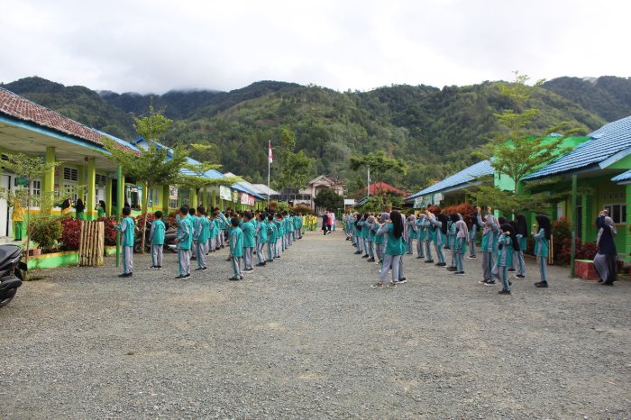 Pagi Penuh Energi! Ratusan Siswa MTsN 1 Kerinci  Senam Bareng di Lapangan!