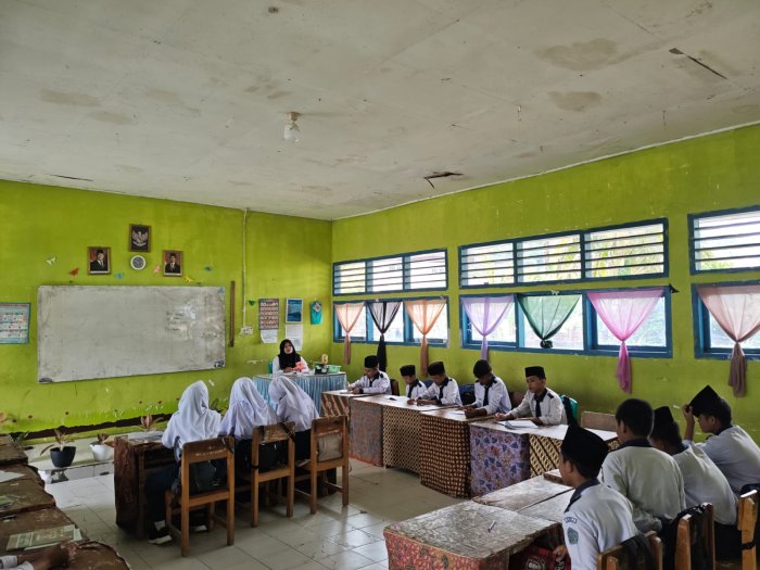 Belajar Makin Seru! Proses KBM di MTsN 1 Kerinci Berjalan Lancar dan Menyenangkan Belajar Makin Seru! Proses KBM di MTsN 1 Kerinci Berjalan Lancar dan Menyenangkan