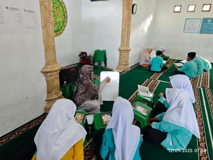 Cinta Al-Quran, Kelompok Alkarim MTsN 1 Kerinci Asah Bacaan Melalui Tahsin di Mushalla Baitul Ilmi