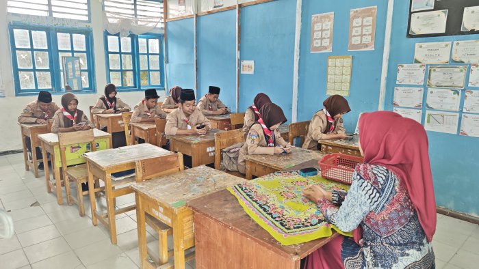 Pelaksanaan Ujian di MTsN 1 Kerinci Berlangsung Tertib dan Kondusif