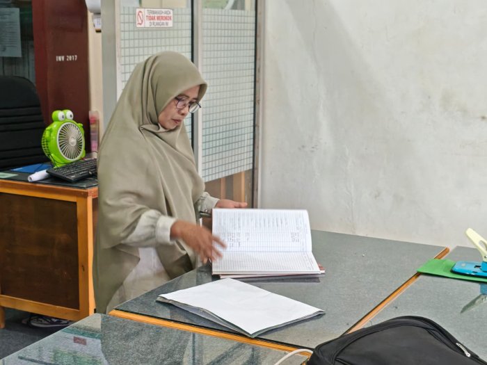 Penataan Berkas Laporan untuk Mewujudkan Administrasi yang Tertib dan Efisien Penataan Berkas Laporan untuk Mewujudkan Administrasi yang Tertib dan Efisien