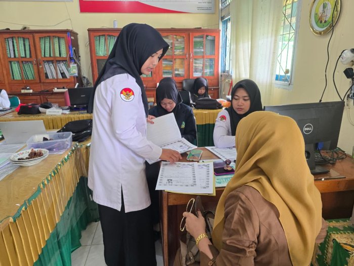 Komitmen Layanan Prima, TU MTsN 1 Kerinci Tertibkan Proses Legalisir Ijazah