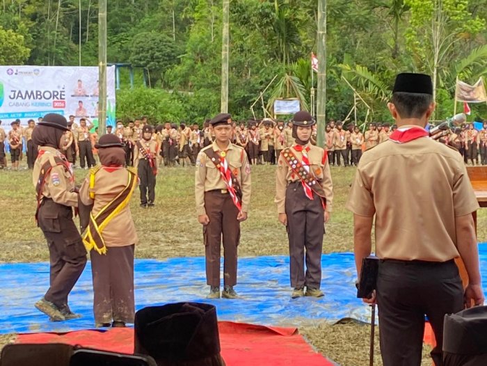 Siswa MTsN 1 Kerinci, Afhan, Terpilih Jadi Perwakilan Pengalungan Tanda Peserta Jambore Cabang Kerinci Tahun2026 Siswa MTsN 1 Kerinci, Afhan, Terpilih Jadi Perwakilan Pengalungan Tanda Peserta Jambore Cabang Kerinci Tahun2026