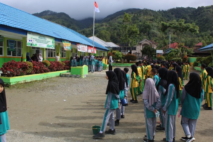Sebelum Gotong Royong, Kepala Madrasah Tekankan Pentingnya Kepedulian Lingkungan