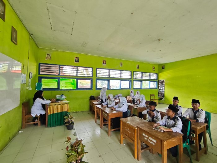 Belajar Nyaman, Prestasi Gemilang! Suasana Kelas MTsN 1 Kerinci Dukung Semangat Siswa Menuntut Ilmu Belajar Nyaman, Prestasi Gemilang! Suasana Kelas MTsN 1 Kerinci Dukung Semangat Siswa Menuntut Ilmu