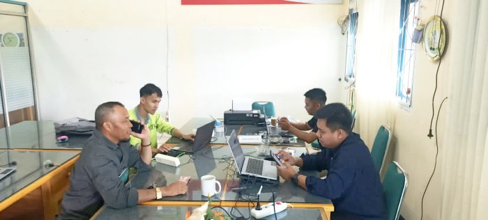 Ruang kelas Sepi, Ruang kerja Ramai: Tenaga Kependidikan MTsN 1 Kerinci Tak Kenal Libur Ruang kelas Sepi, Ruang kerja Ramai: Tenaga Kependidikan MTsN 1 Kerinci Tak Kenal Libur