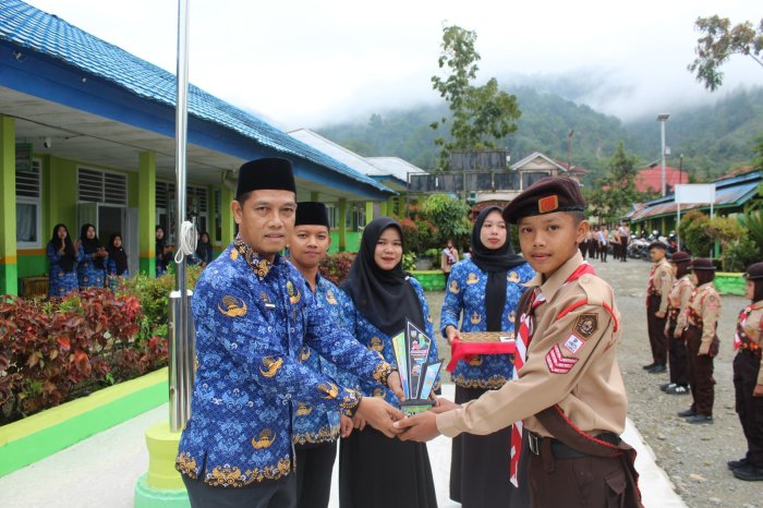 Penuh Haru dan Bangga, Kontingen Jambore Cabang Disambut Meriah di MTsN 1 Kerinci Penuh Haru dan Bangga, Kontingen Jambore Cabang Disambut Meriah di MTsN 1 Kerinci