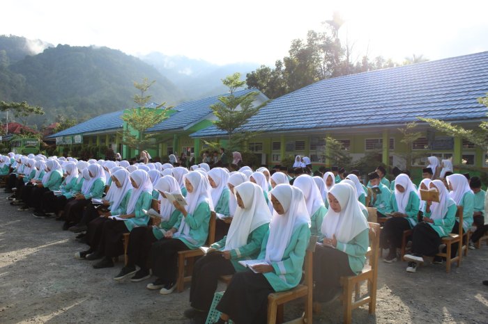 Jumat Berkah di MTsN 1 Kerinci: Suara Lantunan Yasin dan Asma'ul Husna Gema di Seluruh Madrasah