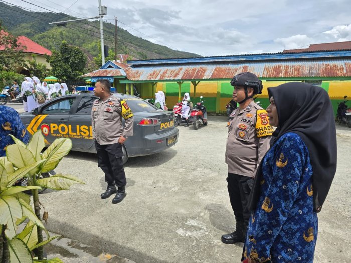 Sinergi Sekolah dan Kepolisian, Siswa MTsN 1 Kerinci Dikawal Pulang oleh Bhabinkamtibmas Air Hangat Timur
