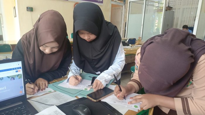 PMBM MTsN 1 Kerinci Berlangsung Lancar, Antusiasme Pendaftar Terus Meningkat