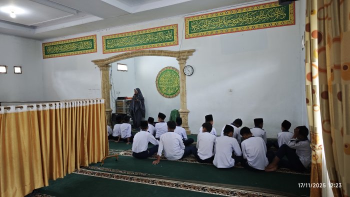 Kultum Sebelum Dzuhur: Amanda dan Nadhil Bangkitkan Semangat Iman Siswa 7E & 9A