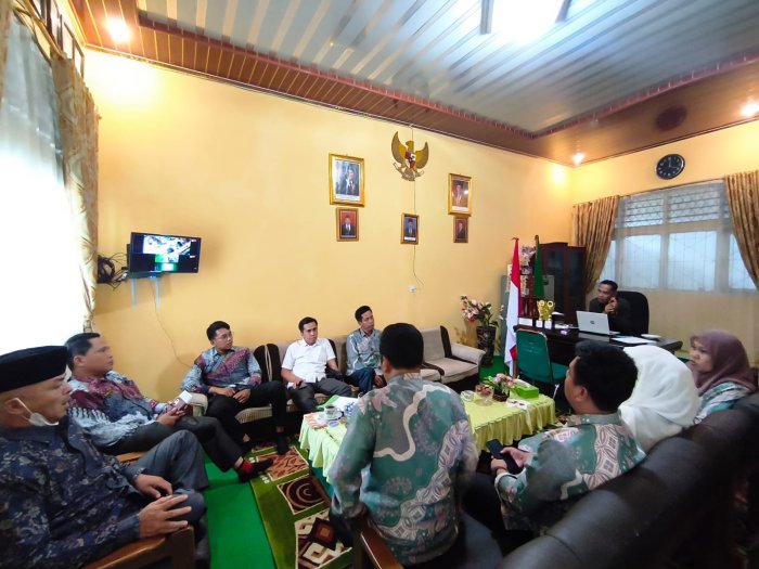 Koordinasi Matang, Kepala MTsN 1 Kerinci Pastikan Distribusi MBG Berjalan Tertib