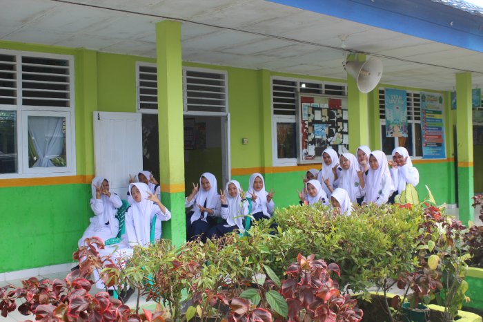 Matangkan Persiapan Pelepasan Siswa Kelas IX, Siswa Kelas VII dan VIII Antusias Ikuti Latihan Matangkan Persiapan Pelepasan Siswa Kelas IX, Siswa Kelas VII dan VIII Antusias Ikuti Latihan