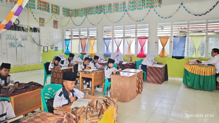 Suasana Tenang Menyelimuti Kelas, Siswa MTsN 1 Kerinci Khusyuk Bertadarus Pagi