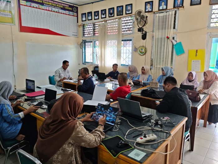 Menjelang Tahun Ajaran Baru 2026/2027, Kepala Madrasah Imbau Seluruh ASN Tingkatkan Kinerja. Menjelang Tahun Ajaran Baru 2026/2027, Kepala Madrasah Imbau Seluruh ASN Tingkatkan Kinerja.