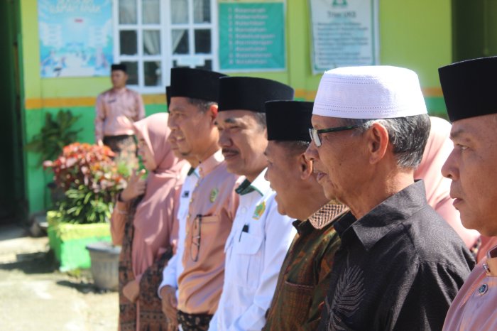 Hangat dan Berkesan, Kakankemenag Hadiri Acara Pelepasan Siswa MTsN 1 Kerinci Hangat dan Berkesan, Kakankemenag Hadiri Acara Pelepasan Siswa MTsN 1 Kerinci
