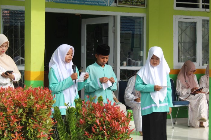  Nilai Kejujuran Disuarakan dalam Tiga Bahasa, Albert Raisa Rifa Inspirasi Siswa VII C MTsN 1 Kerinci