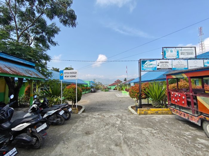 Cuaca Cerah Menambah Semangat Belajar di MTsN 1