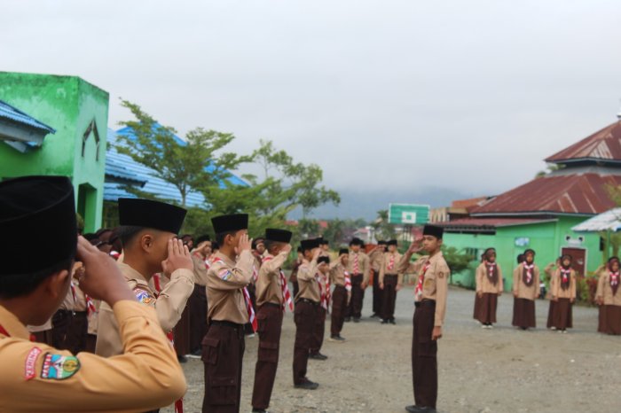 Tegakkan Disiplin dan Karakter! Upacara Kedisiplinan MTsN 1 Kerinci Berjalan Khidmat dan Inspiratif Tegakkan Disiplin dan Karakter! Upacara Kedisiplinan MTsN 1 Kerinci Berjalan Khidmat dan Inspiratif