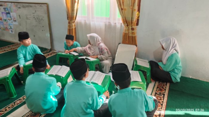 Seluruh Firqoh Tahfidz MTsN 1 Kerinci Gelar Pembinaan Bersama di Mushalla Baitul Ilmi