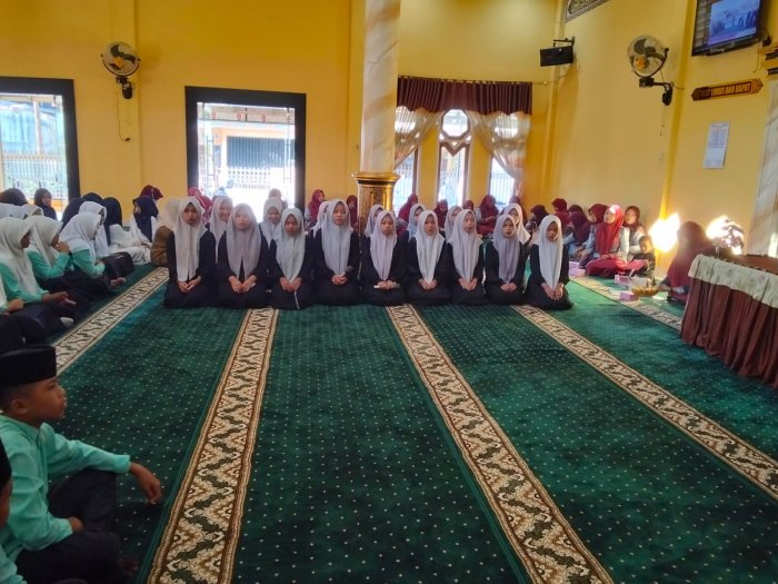 Penampilan Nasyid Siswi MTsN 1 Kerinci Warnai Peringatan Isra` Mi`raj.