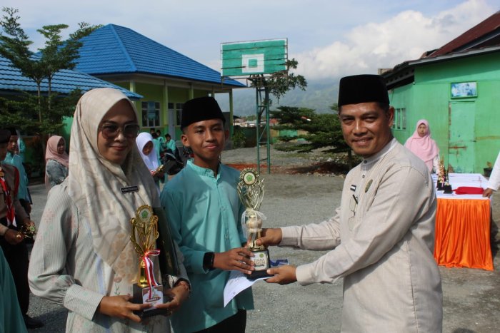 Prestasi Membanggakan! Muhammad Nabil Wafi Raih Predikat Juara Umum Kelas VIII